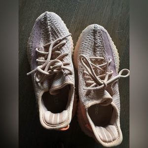 adidas Yeezy Boost 350 V2
Clay